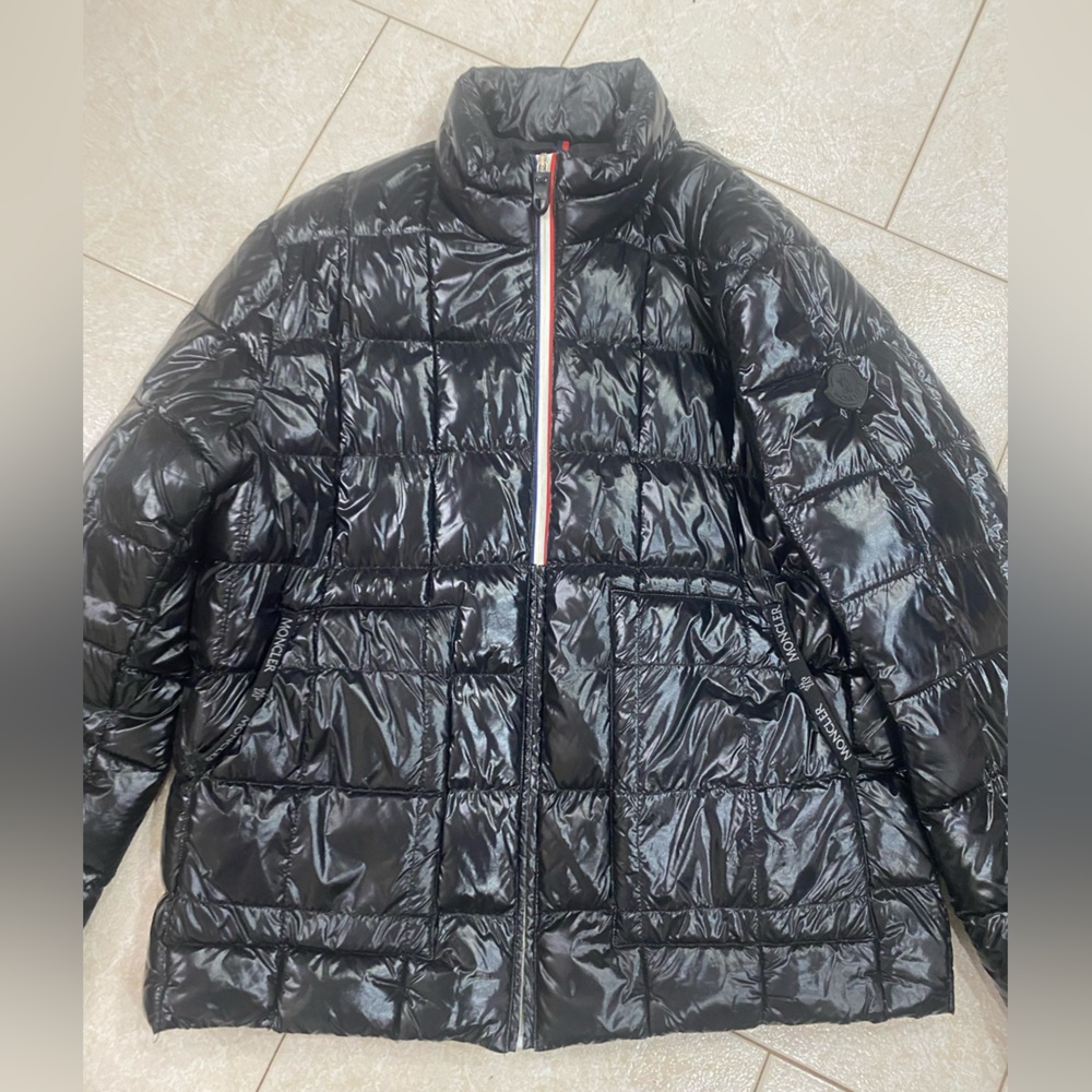 Moncler Men Shiny Black Quilted Puffer with Tricolor Zip Trim Size L